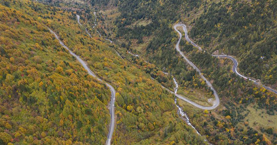 Aerial view of Sichuan-Tibet highway